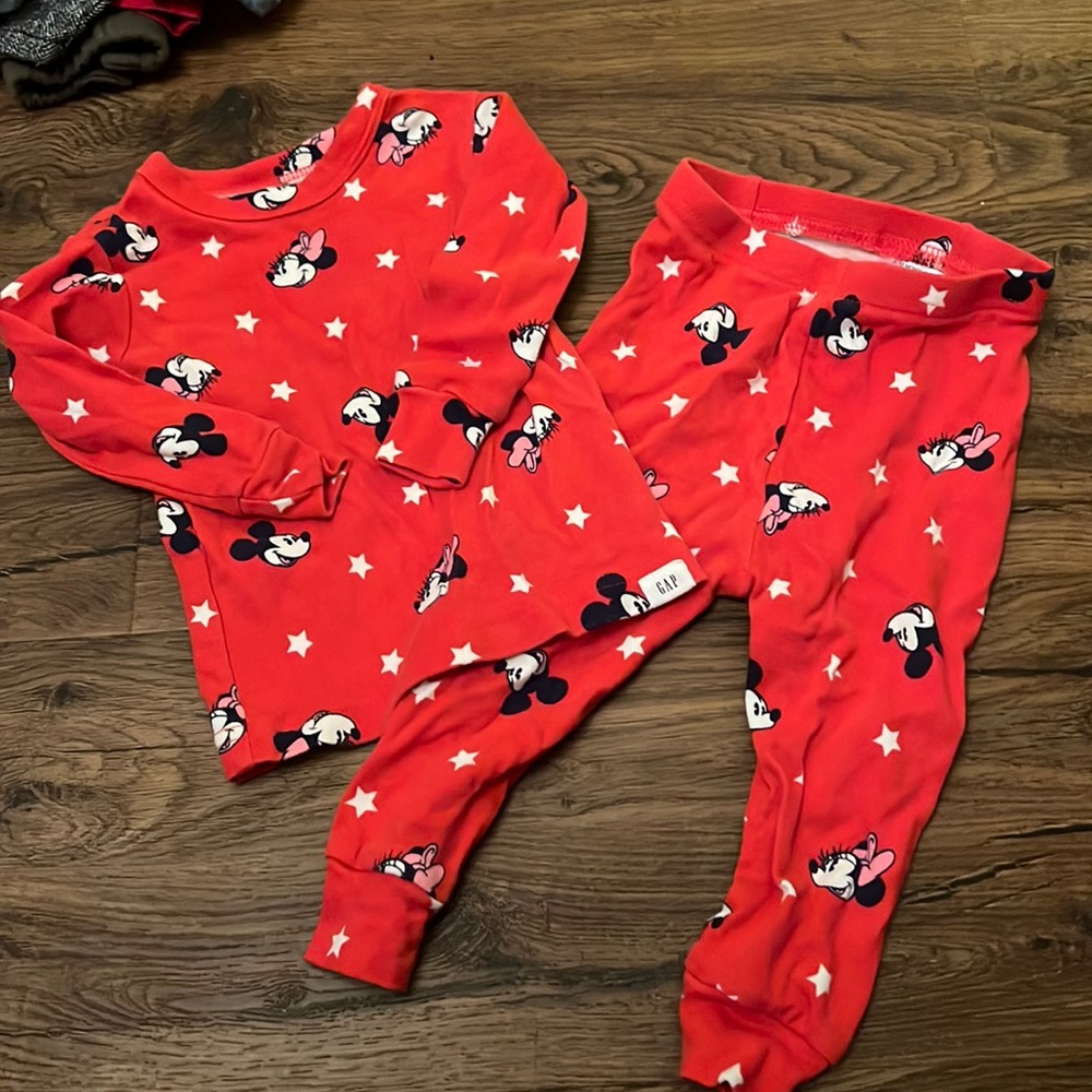 Baby gap Disney 6-12 month pajama set